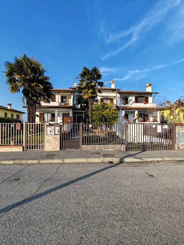 casa indipendente in vendita a Zinasco in zona Sairano