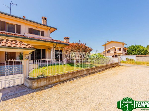 casa indipendente in vendita a Zinasco in zona Sairano
