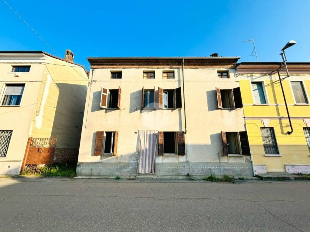casa indipendente in vendita a Cornale e Bastida