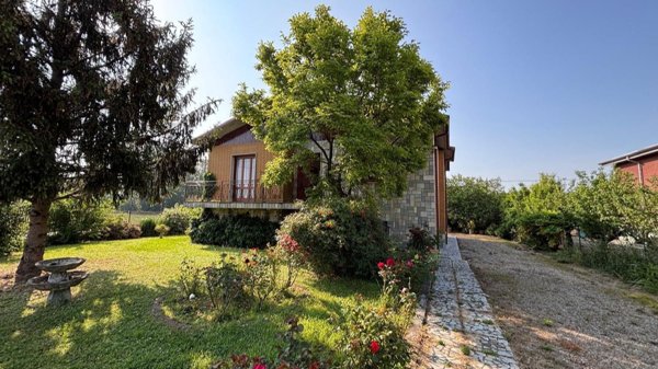 casa indipendente in vendita a Cornale e Bastida