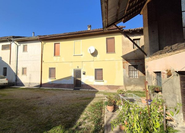 casa indipendente in vendita a Corteolona e Genzone in zona Genzone