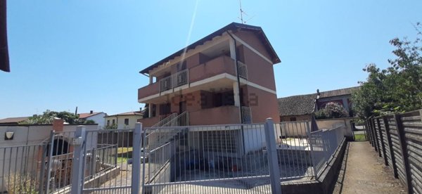 casa indipendente in vendita a Corteolona e Genzone in zona Corteolona