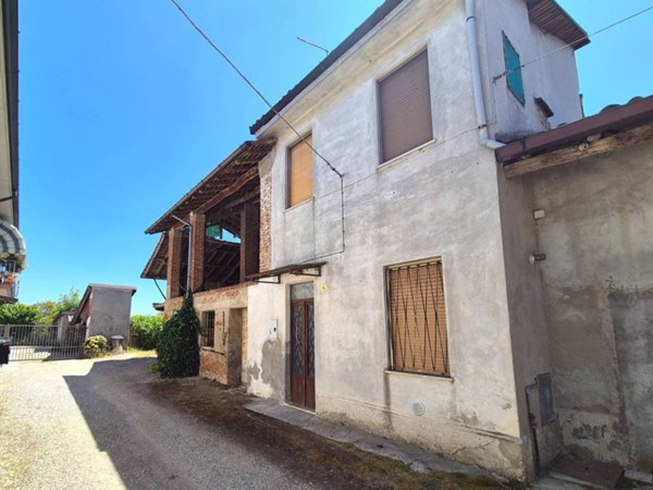casa indipendente in vendita a Corteolona e Genzone in zona Genzone