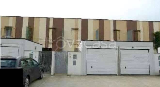 casa indipendente in vendita a Corteolona e Genzone