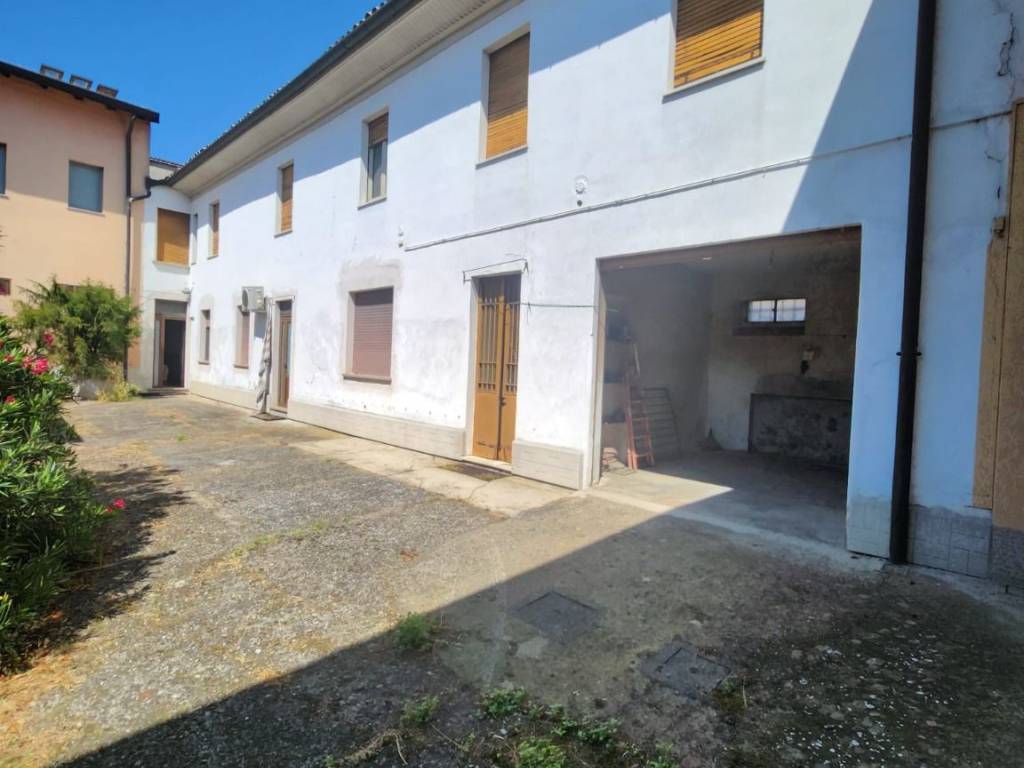 casa indipendente in vendita a Corteolona e Genzone in zona Corteolona