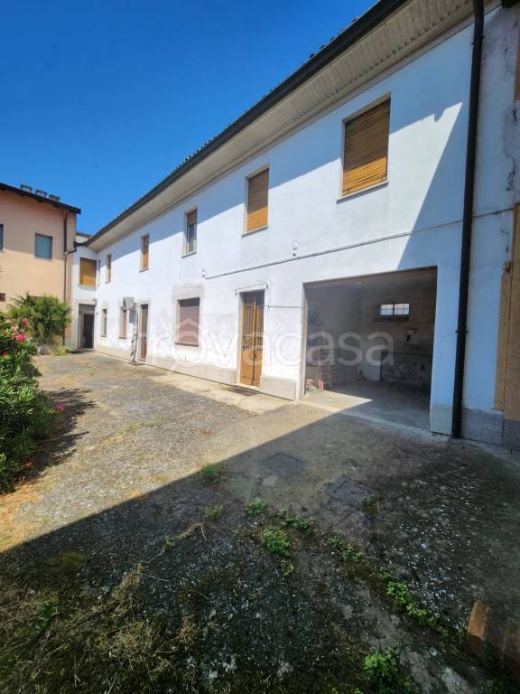 casa indipendente in vendita a Corteolona e Genzone in zona Corteolona