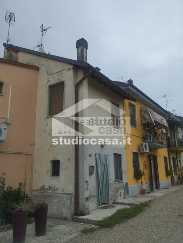 casa indipendente in vendita a Corteolona e Genzone in zona Genzone