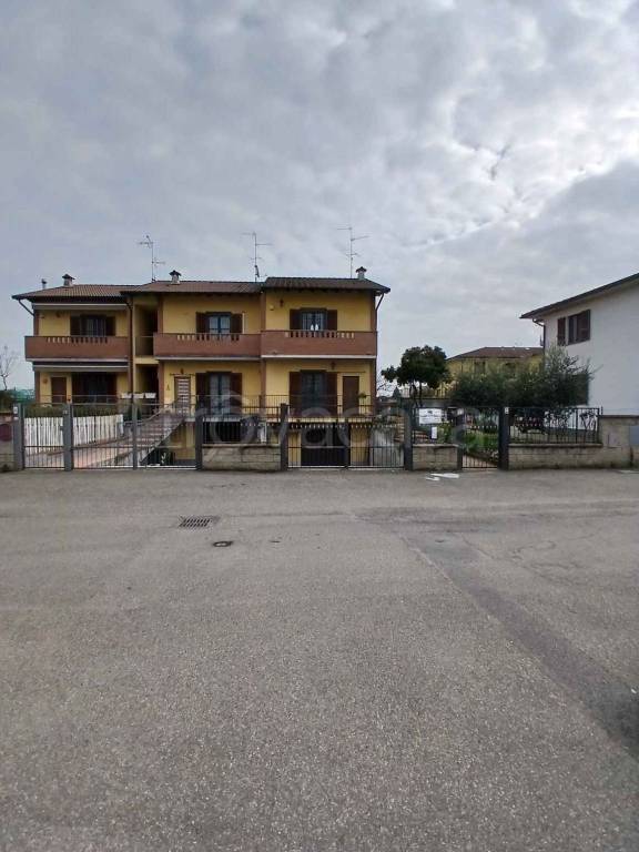 casa indipendente in vendita a Corteolona e Genzone in zona Corteolona