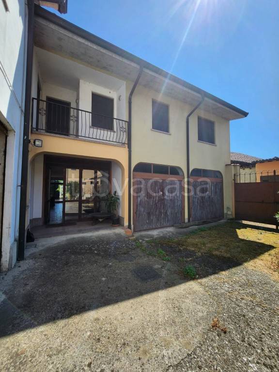 casa indipendente in vendita a Corteolona e Genzone in zona Corteolona