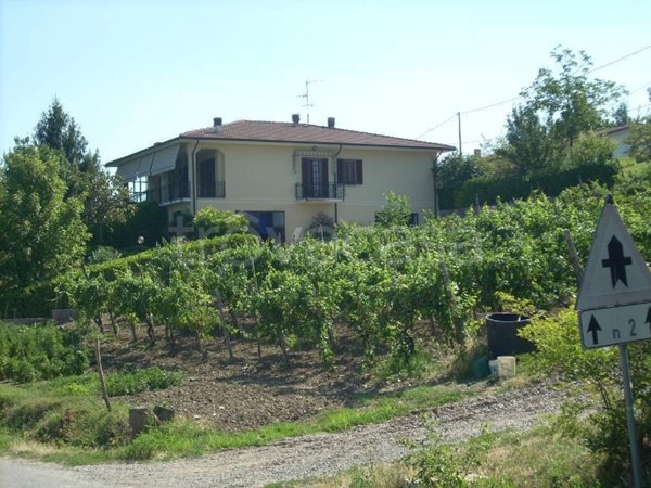 casa indipendente in vendita a Colli Verdi in zona Canevino