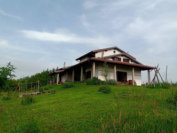 casa indipendente in vendita a Colli Verdi