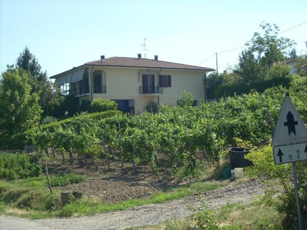 casa indipendente in vendita a Colli Verdi in zona Colombara