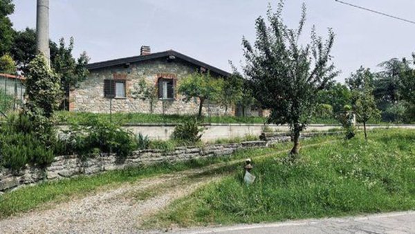 casa indipendente in vendita a Colli Verdi