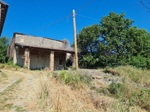casale in vendita a Colli Verdi