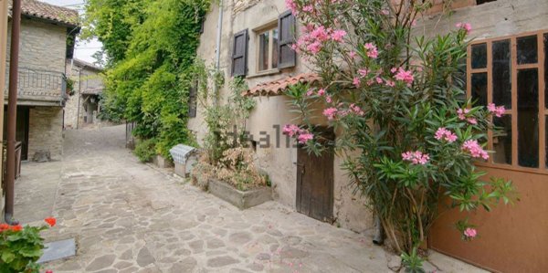 casa indipendente in vendita a Colli Verdi in zona Ruino