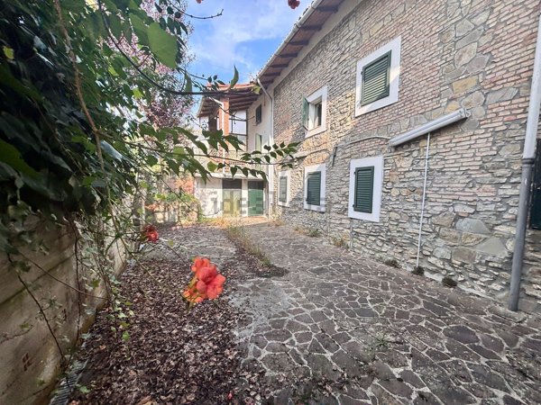 casa indipendente in vendita a Colli Verdi in zona Costa Trentini