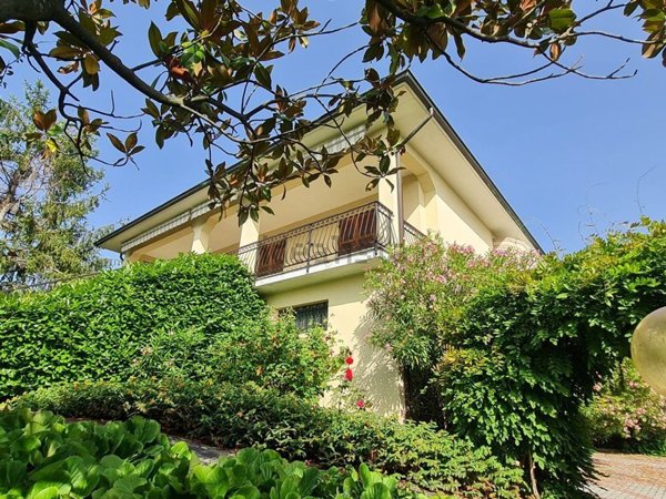 casa indipendente in vendita a Colli Verdi