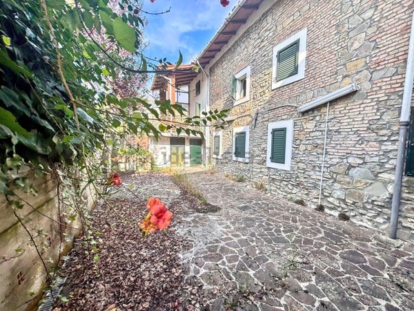 casa indipendente in vendita a Colli Verdi
