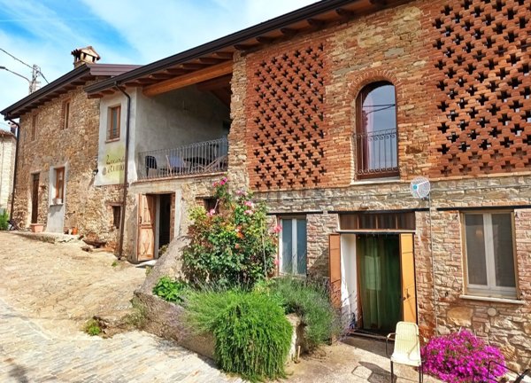 casa indipendente in vendita a Colli Verdi in zona Ruino