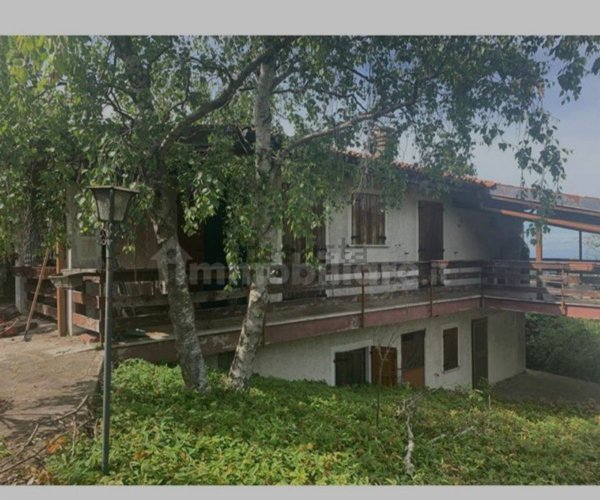casa indipendente in vendita a Colli Verdi