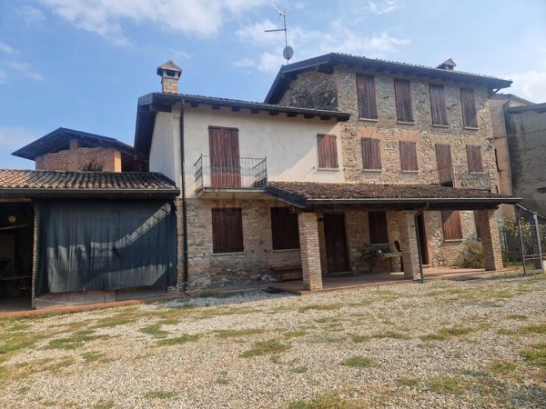casa indipendente in vendita a Colli Verdi in zona Ruino