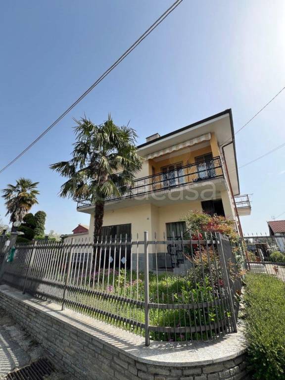 casa indipendente in vendita a Luserna San Giovanni in zona San Giovanni