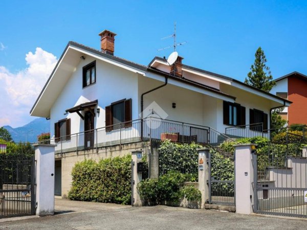 casa indipendente in vendita a Luserna San Giovanni in zona San Giovanni