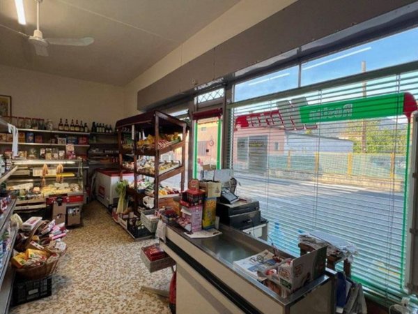 negozio in vendita a Luserna San Giovanni in zona Airali