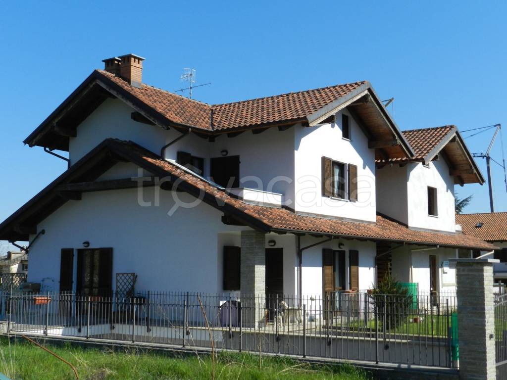 casa indipendente in vendita a Luserna San Giovanni in zona Airali
