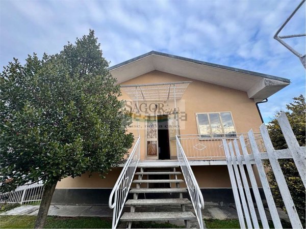 casa indipendente in vendita a Luserna San Giovanni in zona Airali