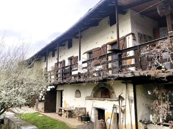 casa indipendente in vendita a Luserna San Giovanni in zona San Giovanni