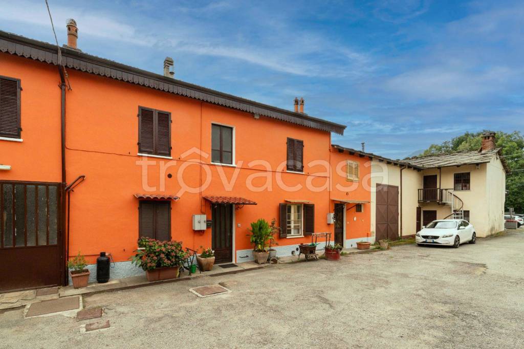 appartamento in vendita a Luserna San Giovanni in zona San Giovanni