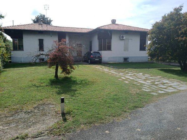 casa indipendente in vendita a Lusigliè