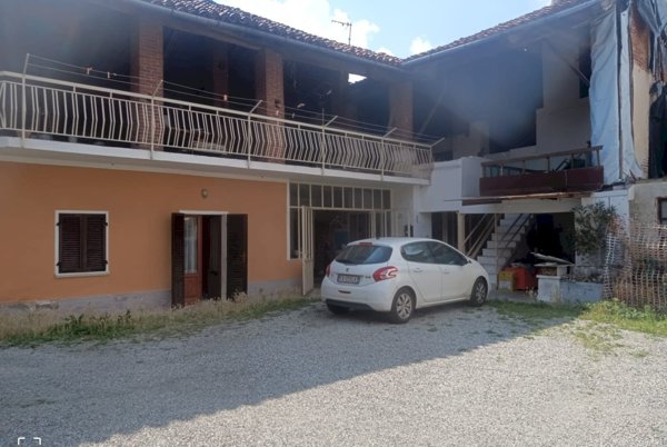 casa indipendente in vendita a Lusigliè