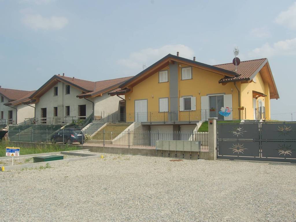 casa indipendente in vendita a Lusigliè