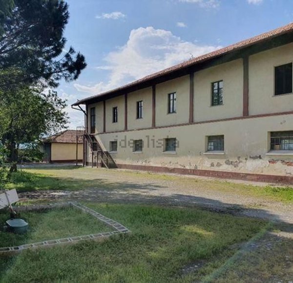 locale commerciale in vendita a Macello