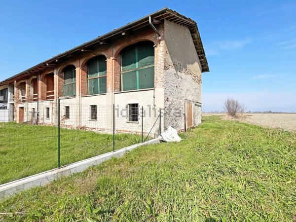 quadrivano in vendita a Macello
