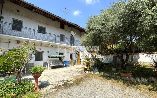 casa indipendente in vendita a Maglione