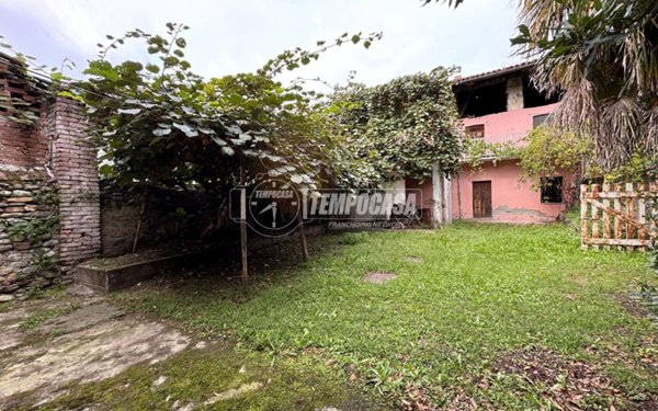 casale in vendita a Maglione