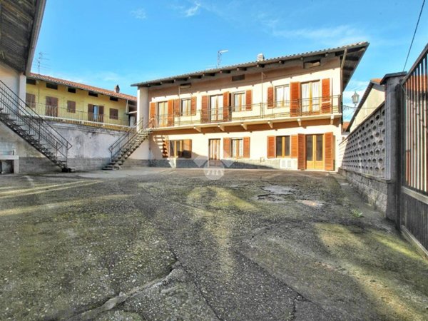 casa indipendente in vendita a Maglione