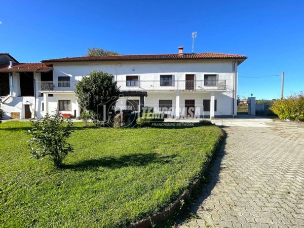 casa indipendente in vendita a Maglione