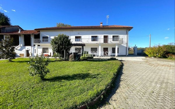 casa indipendente in vendita a Maglione