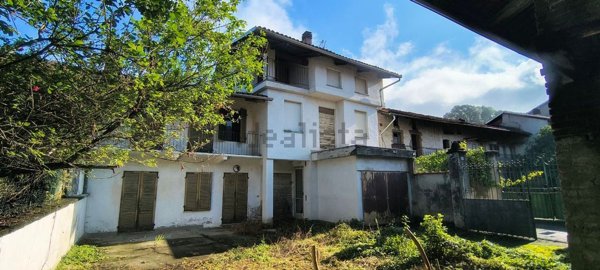 casa indipendente in vendita a Maglione