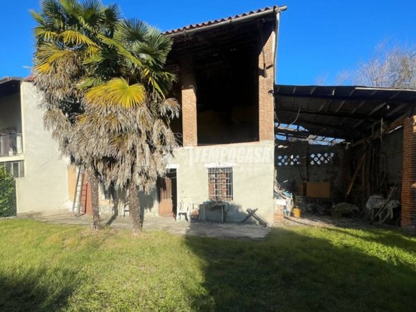 casa indipendente in vendita a Maglione