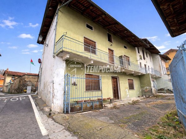 casa indipendente in vendita a Maglione