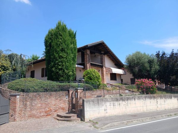 casa indipendente in vendita a Marentino