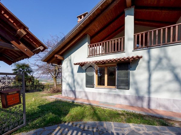 casa indipendente in vendita a Marentino