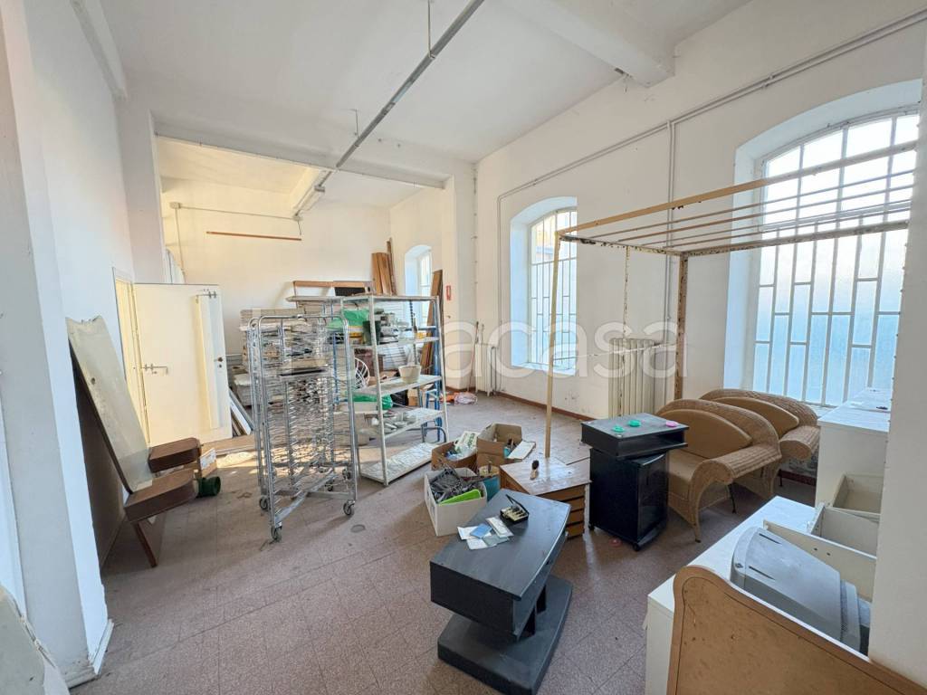 locale commerciale in vendita a Mathi