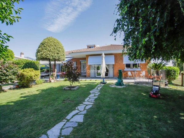 casa indipendente in vendita a Mathi