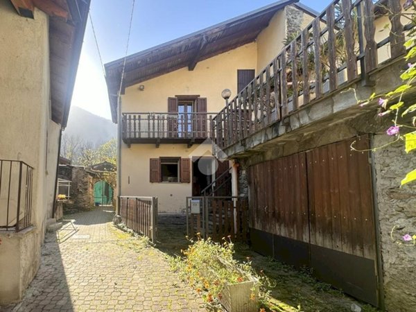 casa semindipendente in vendita a Mattie